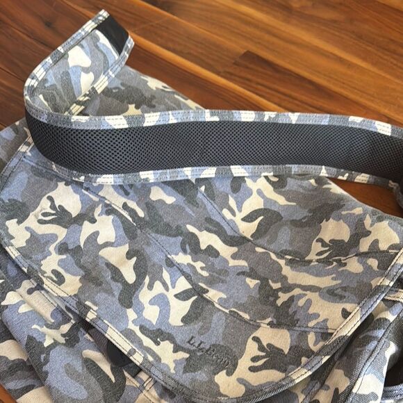 L.L.Bean Gray Messenger Travel Bag with Camouflage Design - Picture 14 of 14